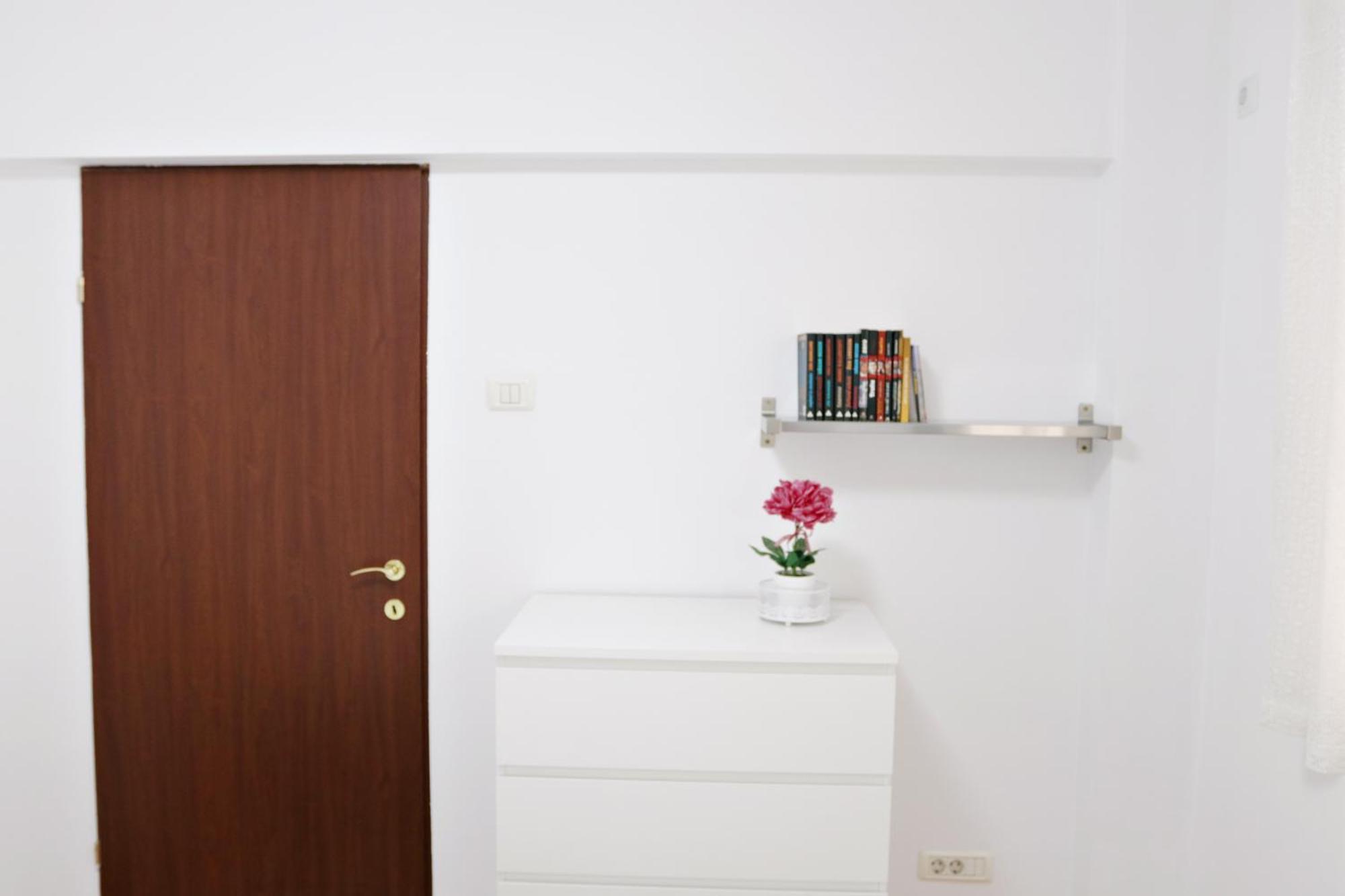 City Base I 2 Bedroom Apt Victoriei Boekarest Buitenkant foto